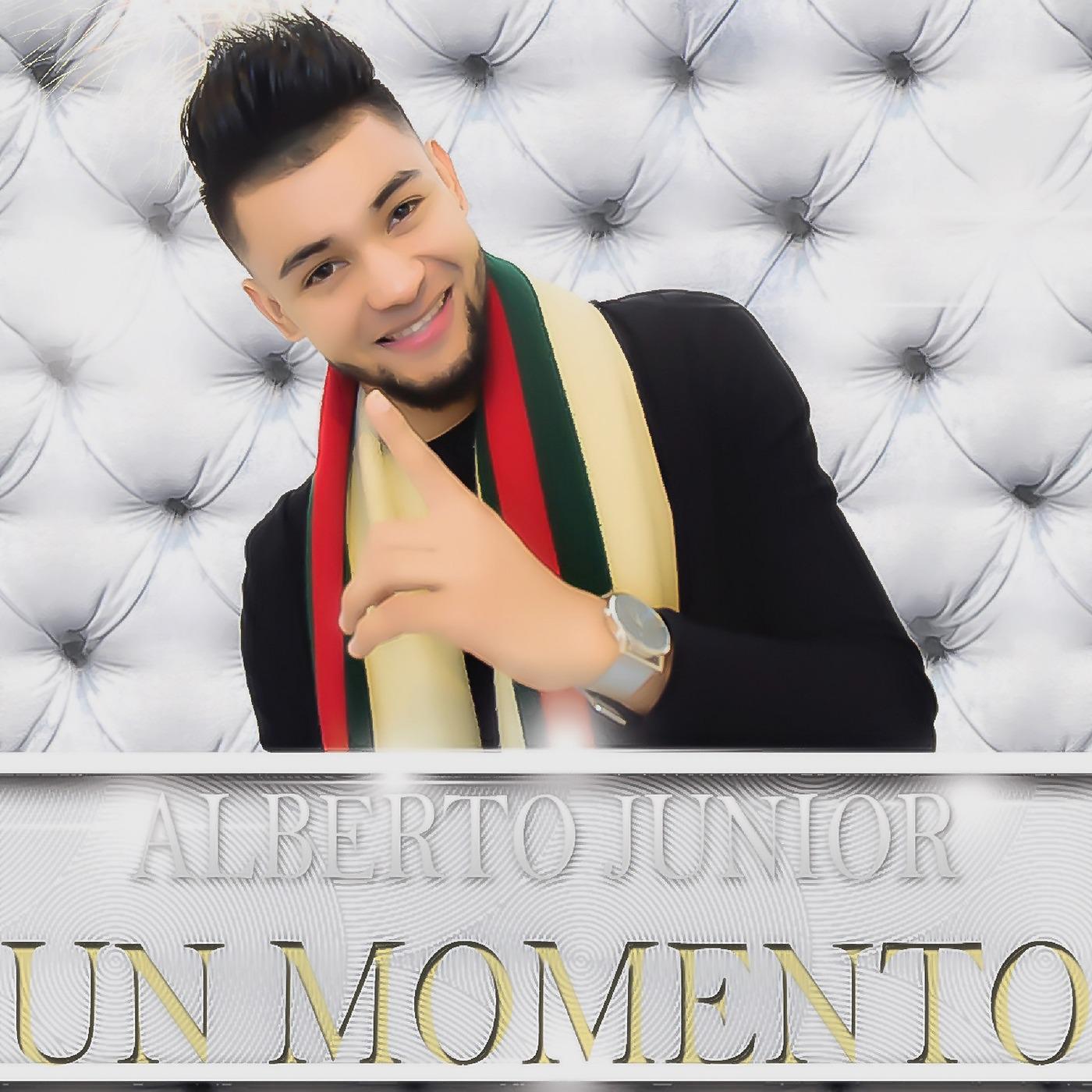 Постер альбома Un Momento