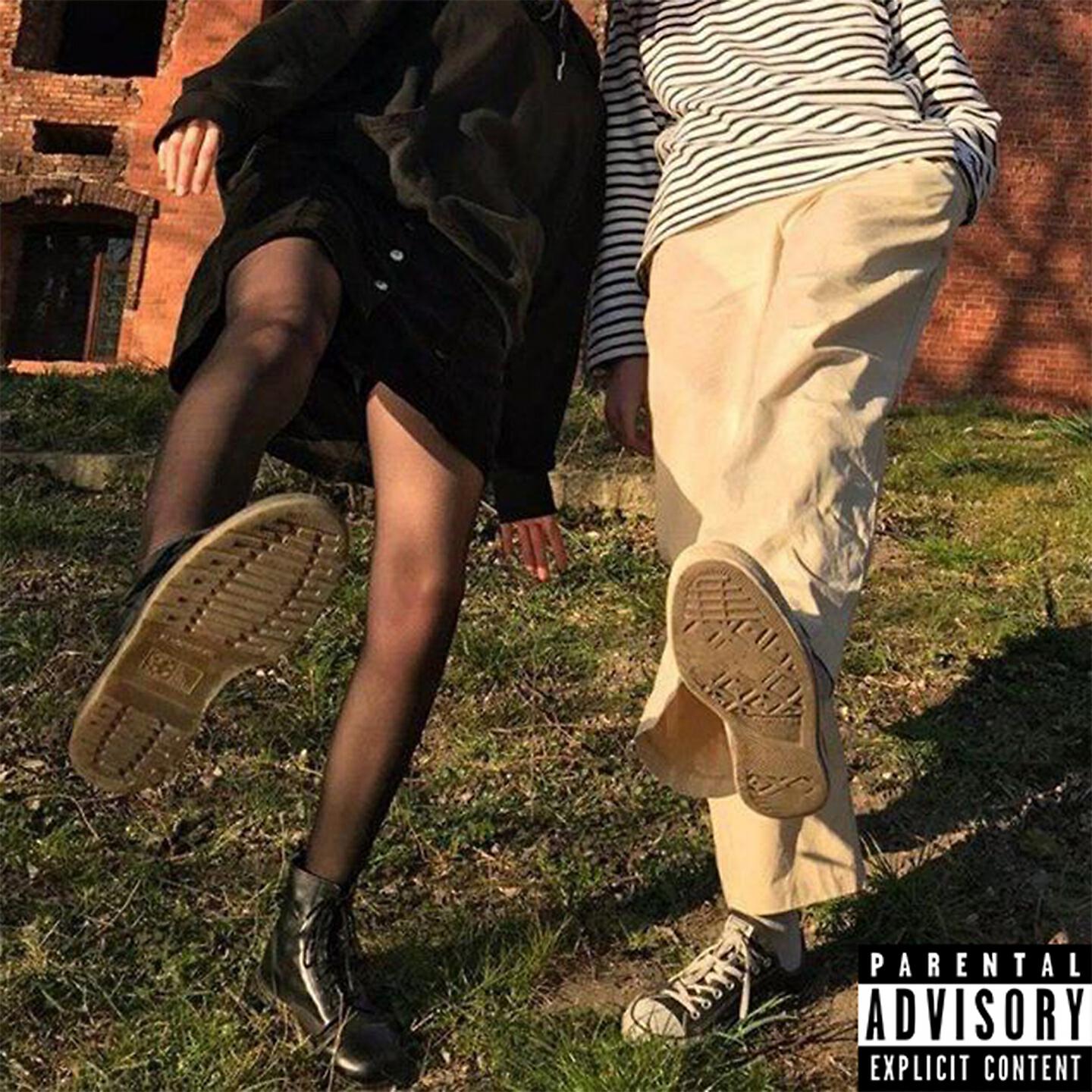 Музыка отстой мем. Зачем мне эта информация мем. Когда друг влюбился мем. Песня такой отстой он встречается с другой. Говорит что любит и ночами обнимает.