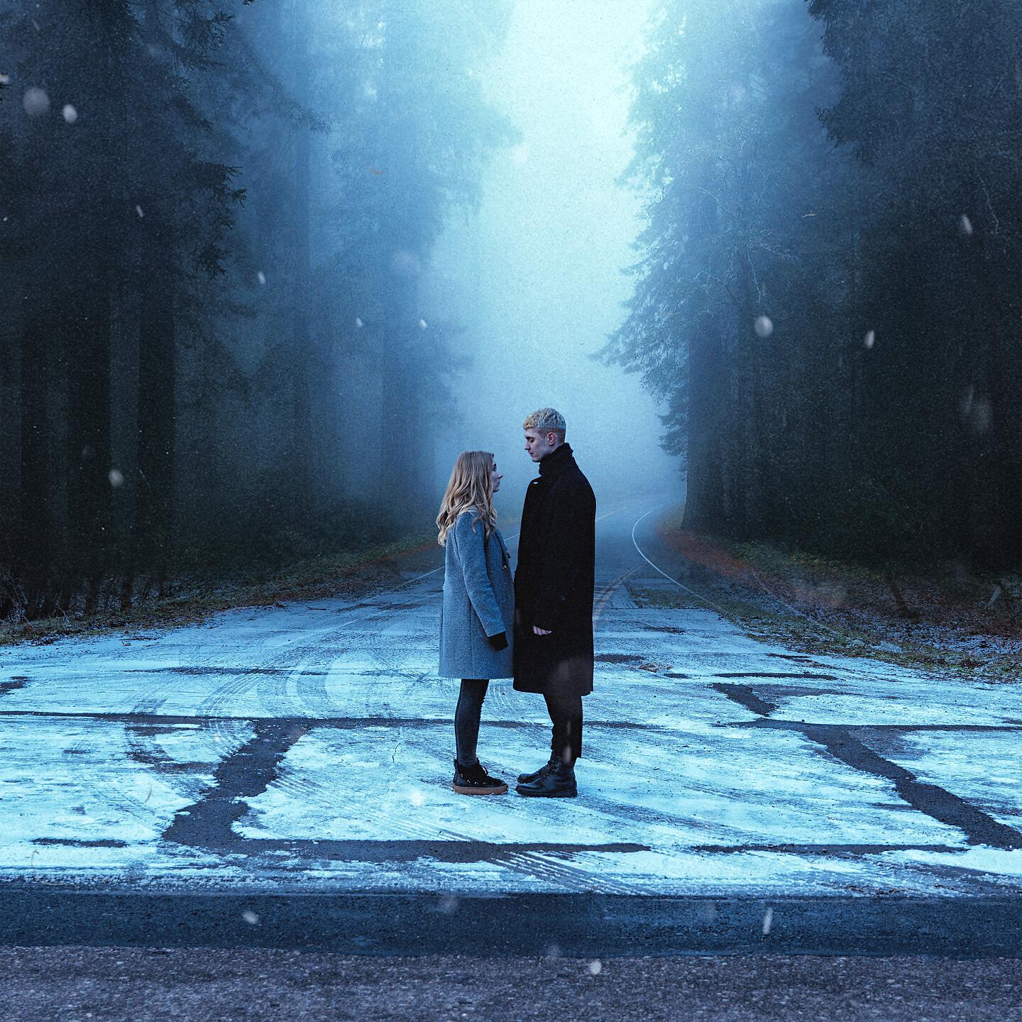 Миа на перекрестке между строк. Перепутье дорог. Пересечении проезщих яастец. Перекресток трех дорог в магии. Он ничего не обещал.