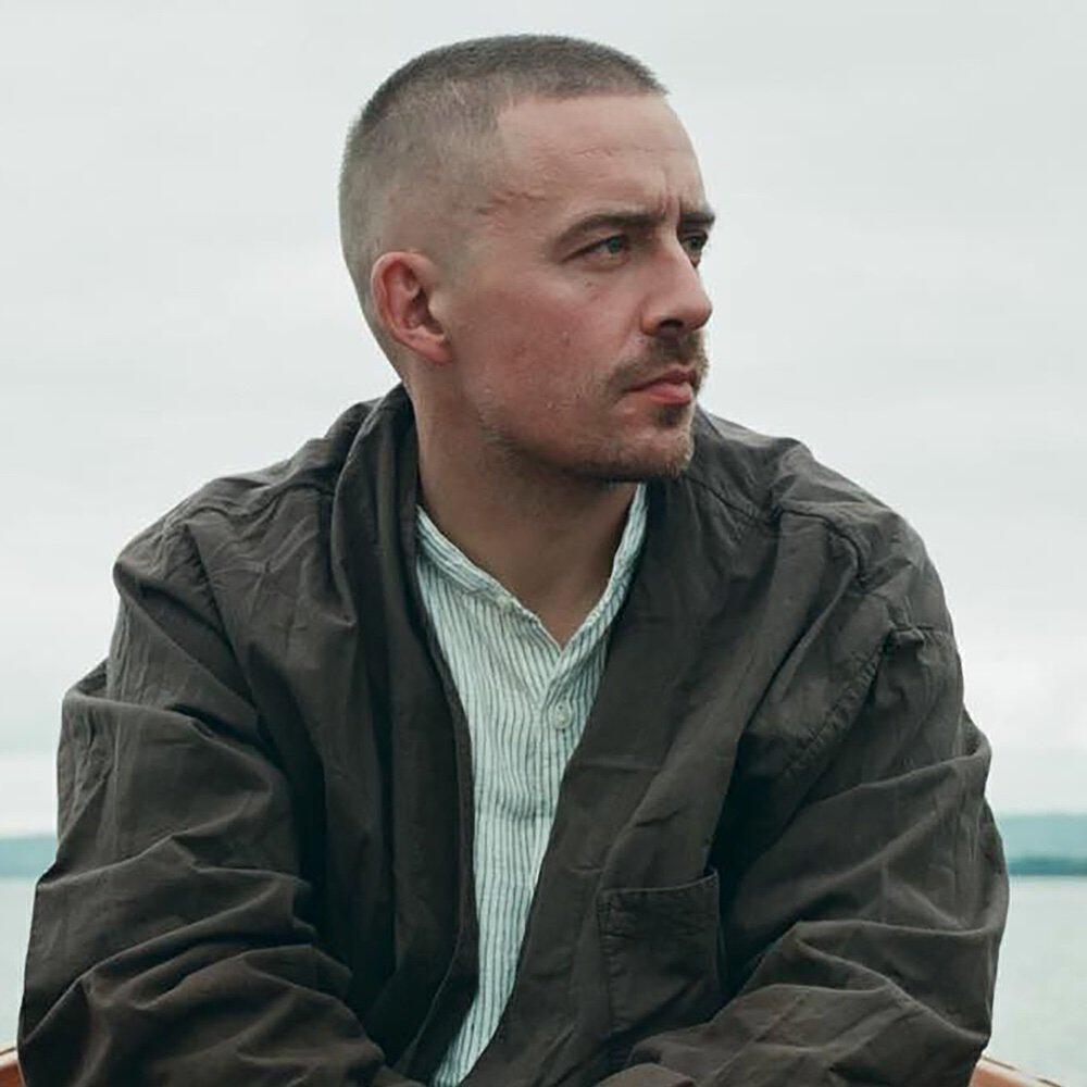 Дермот кеннеди кисс. Dermot kennedy - kiss me. Dermot kennedy - kiss me cover design. Kiss me dermot kennedy перевод. "dermot hudson".