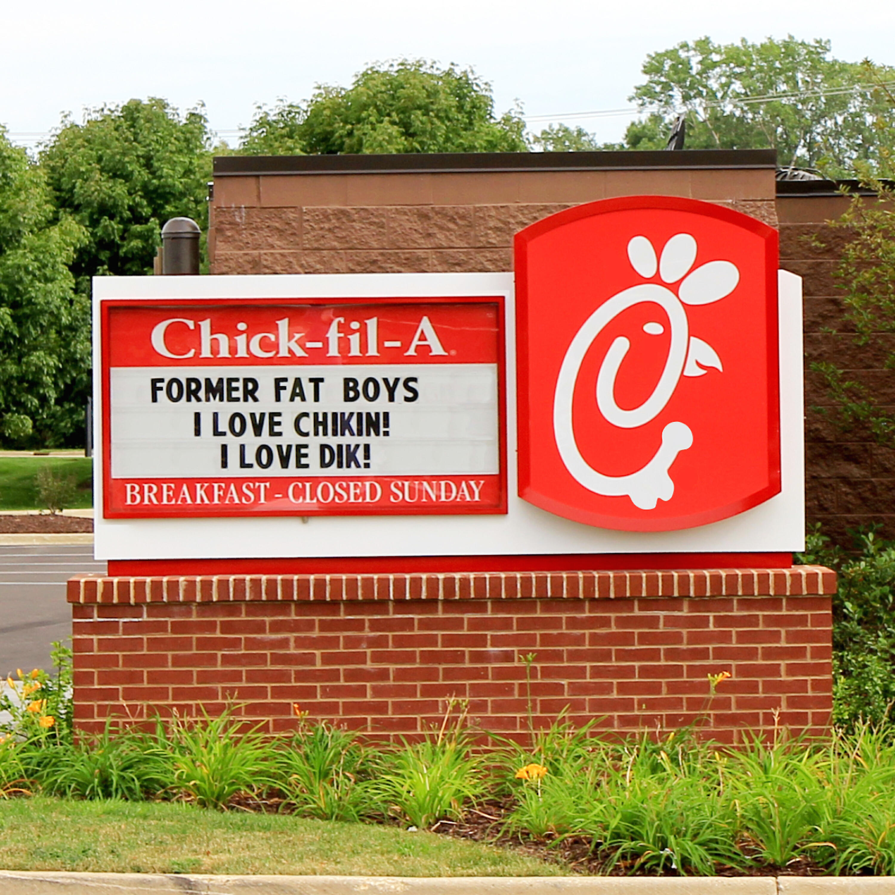 Former Fat Boys - I Love Chikin! I Love Dik! (Our Theme Song For Chick-Fil-A)