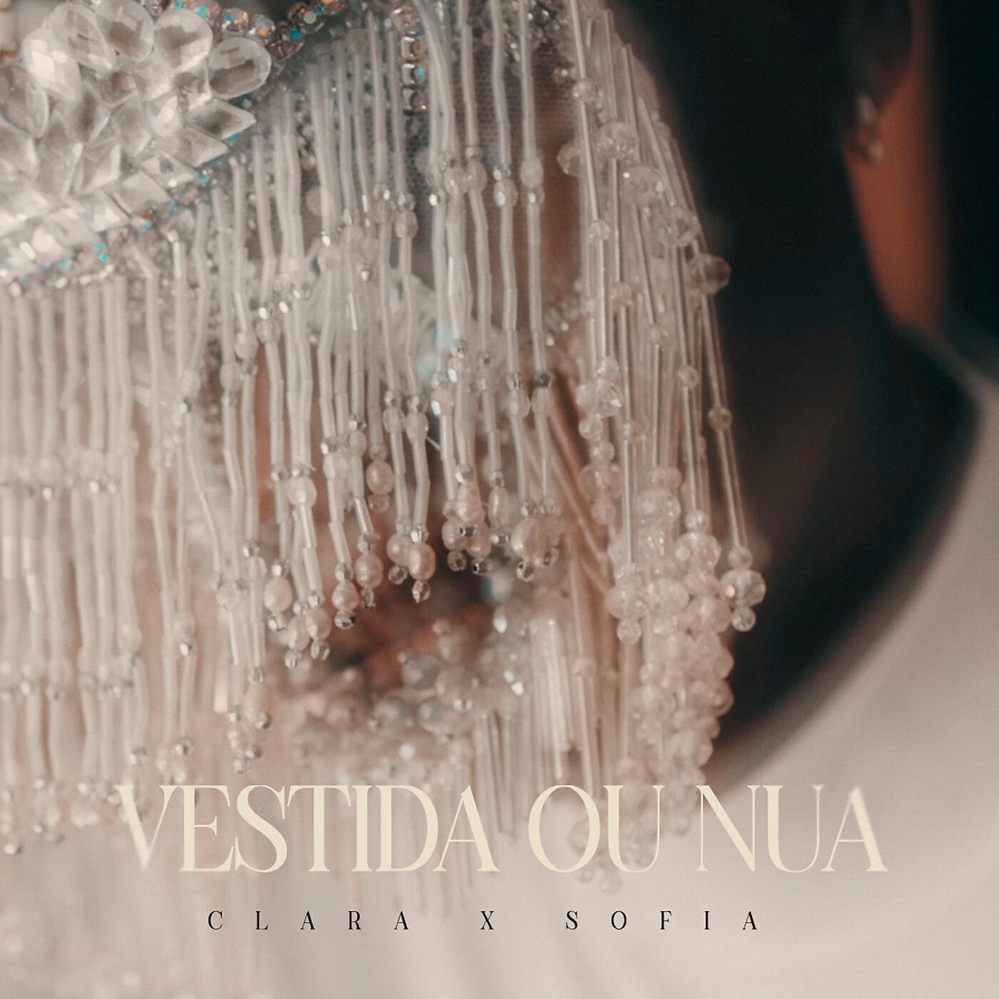 Clara x Sofia - Vestida ou Nua