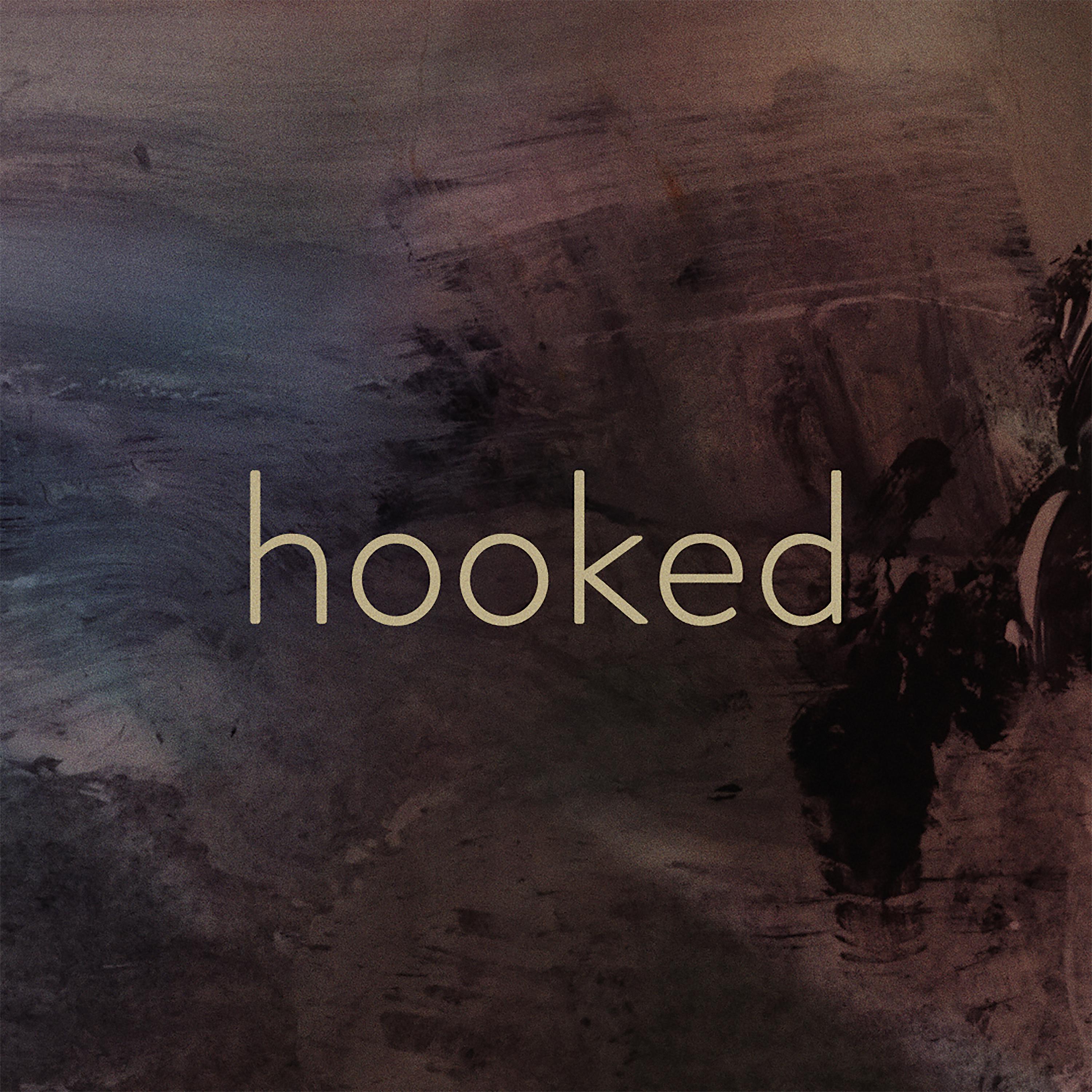 Постер альбома hooked (feat. Caroline Alves)