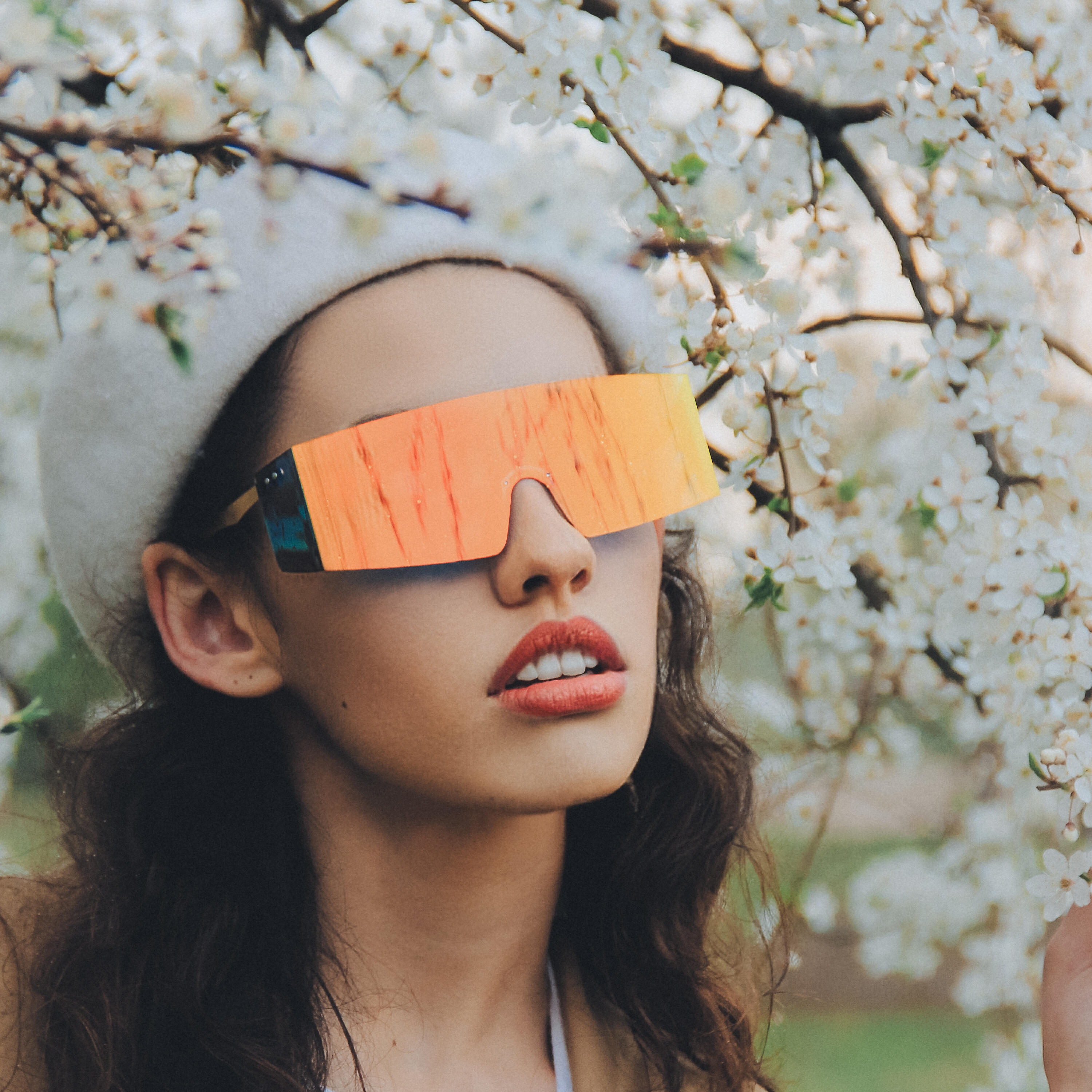 Лилу45 восемь текст песни. Лилу45 певица. Лилу45 певица. Люда белоусова лилу45. Лилу45 вернуться домой постер.