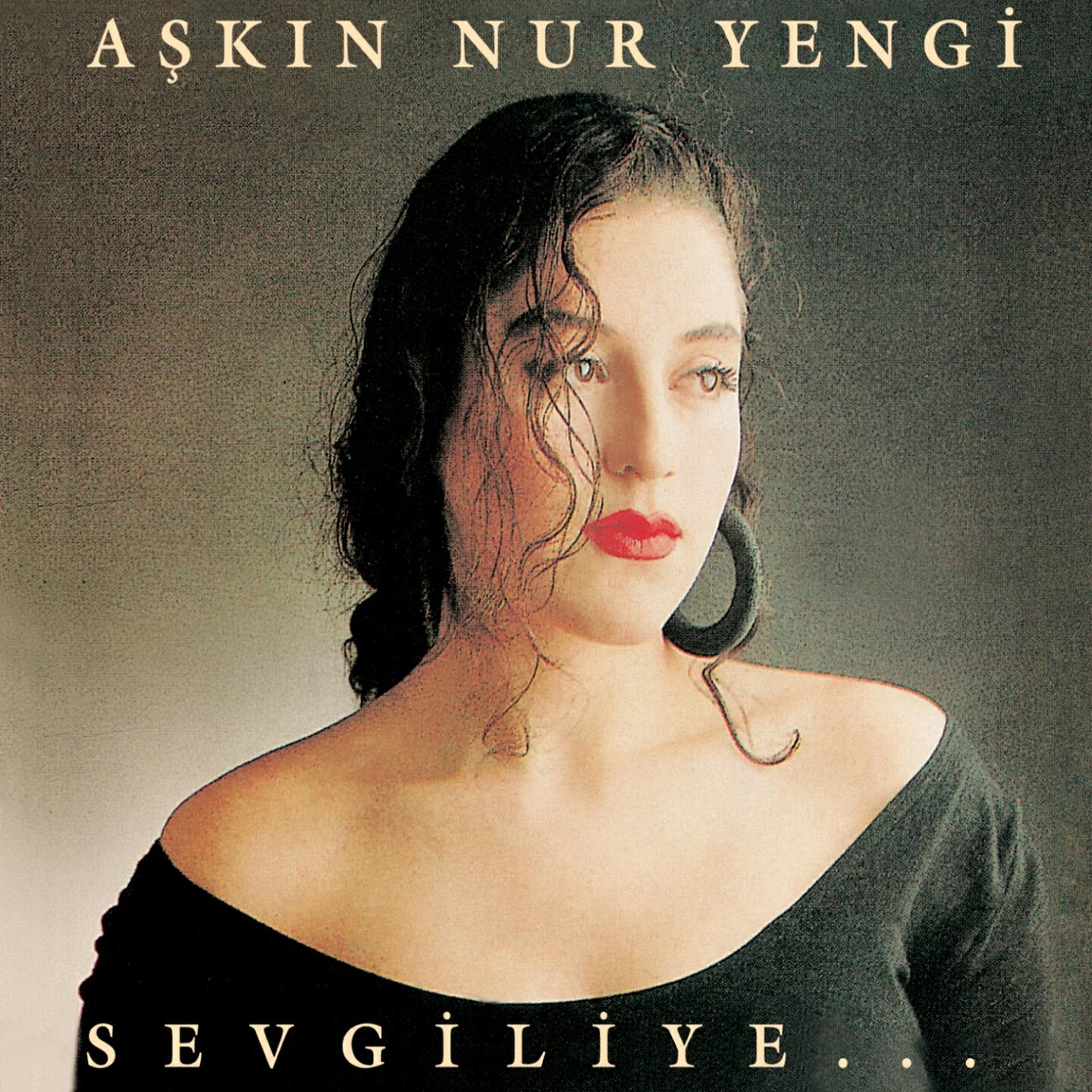 Aşkın Nur Yengi - Başka Birşey