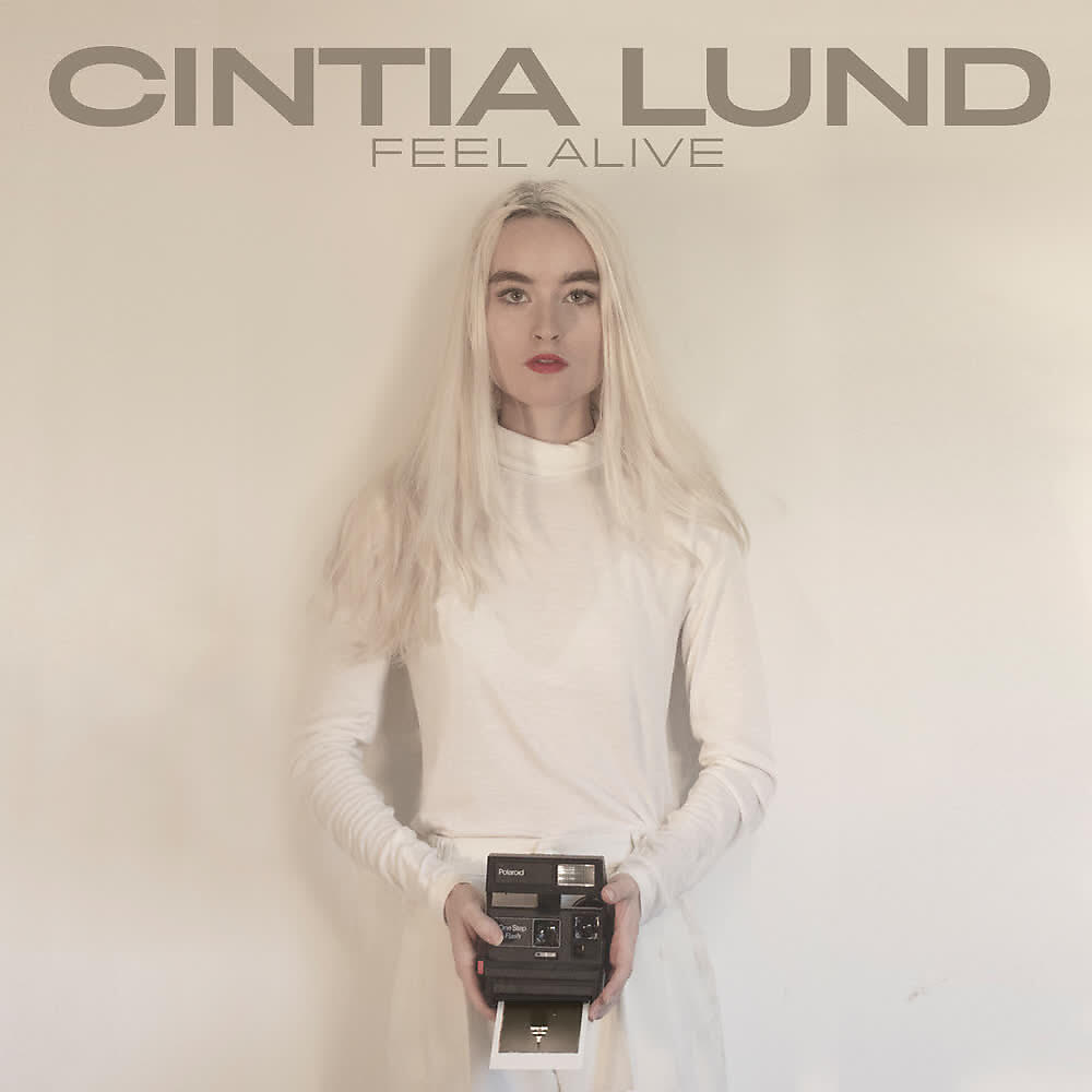 Cintia Lund - Feel Alive