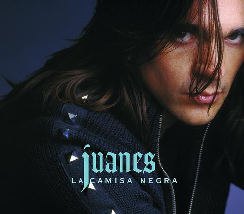 La camisa negra хуанес где послушать. Хуанес ла Камиса. La camisa negra Хуанес. Juane певец la camisa negra. Juanes обложка.