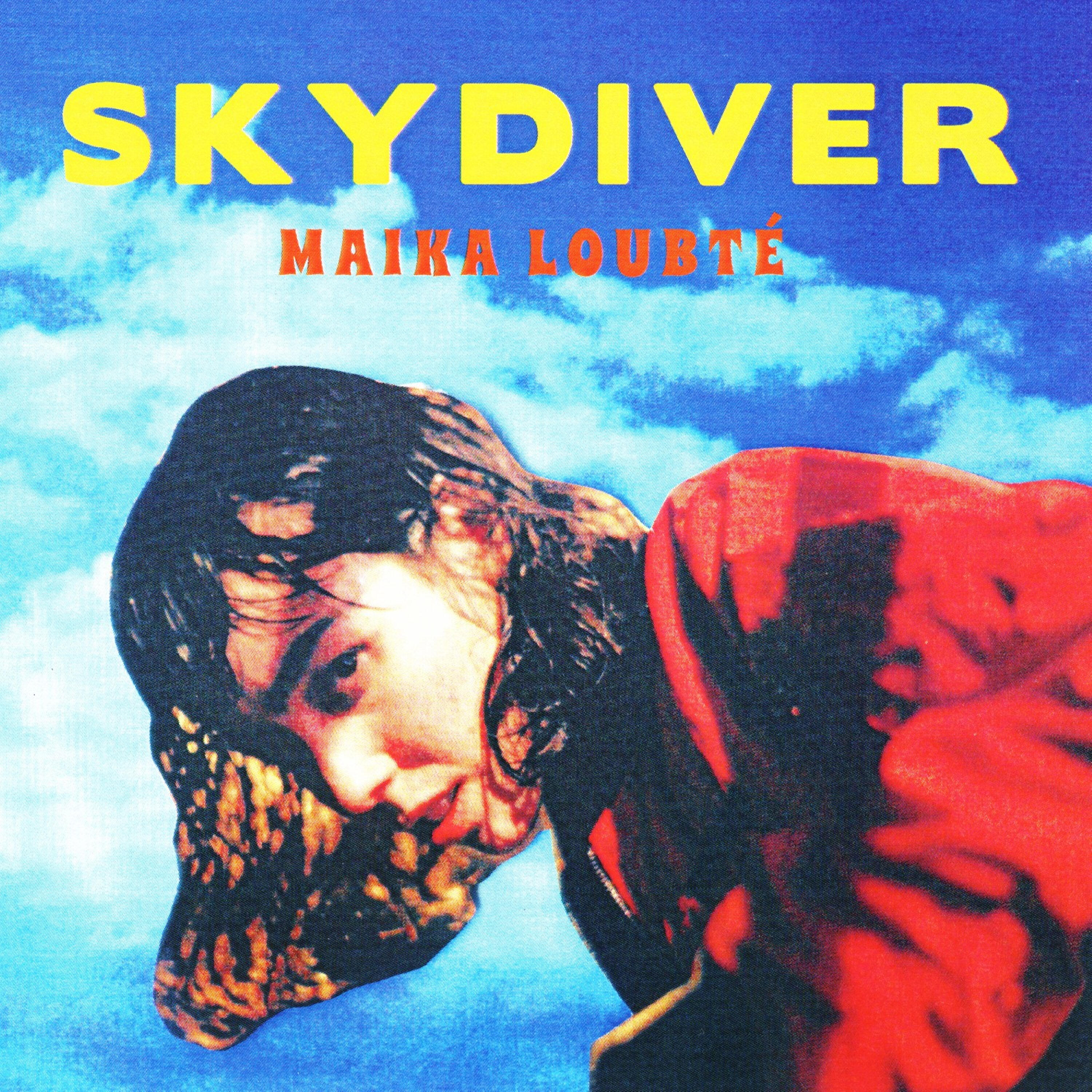 Maika Loubte - Skydiver