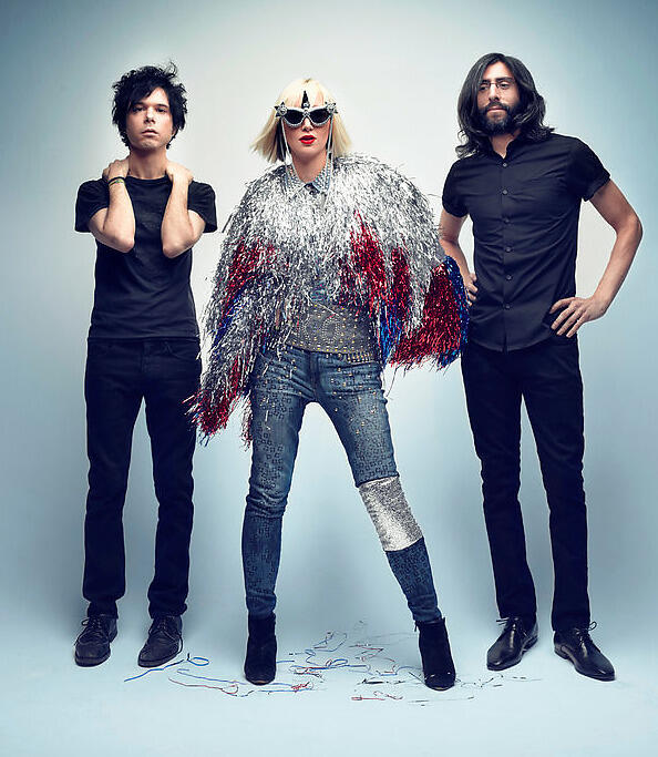 Heads will roll. Группа yeah yeah yeahs. Yeah yeah yeahs солистка. Karen o yeah yeah yeahs. Yeah yeah yeahs певица.