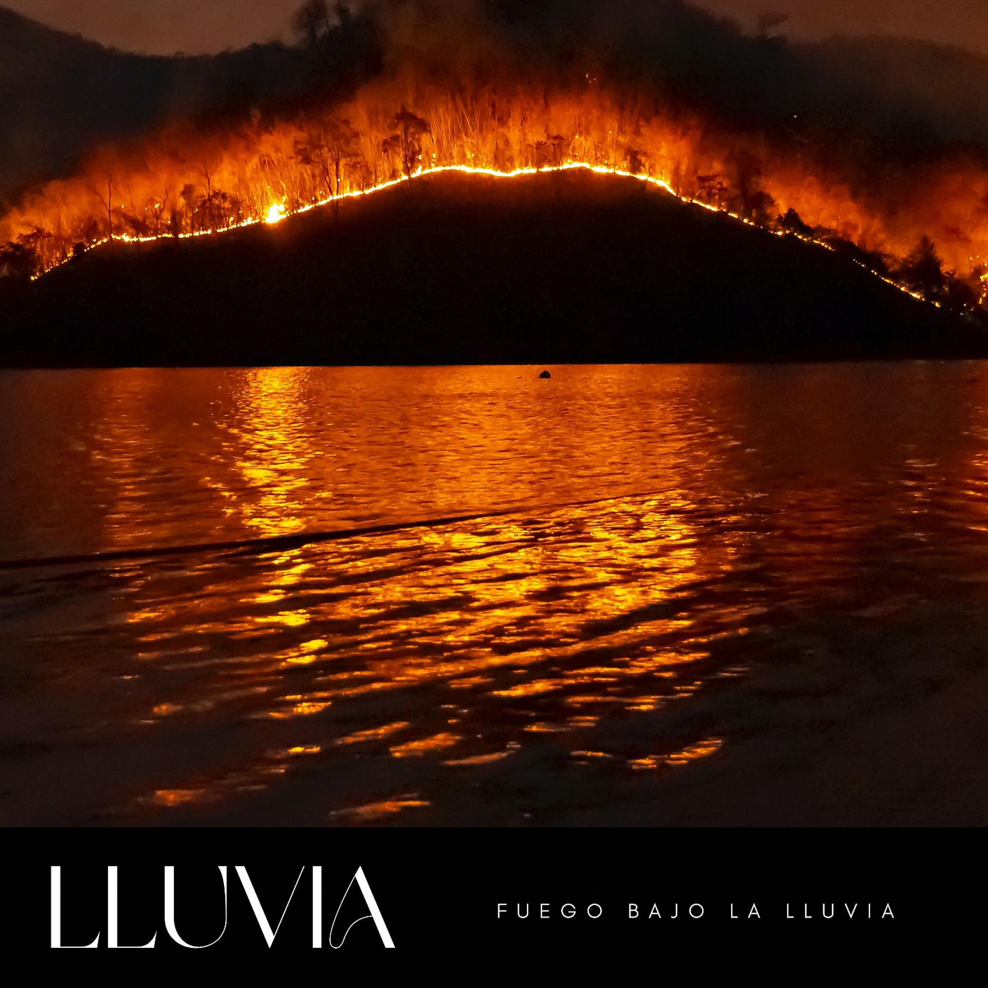 Постер альбома Lluvia: Fuego Bajo La Lluvia